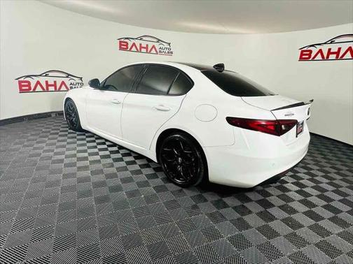 2021 Alfa Romeo Giulia Base