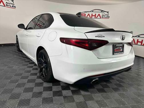 2021 Alfa Romeo Giulia Base