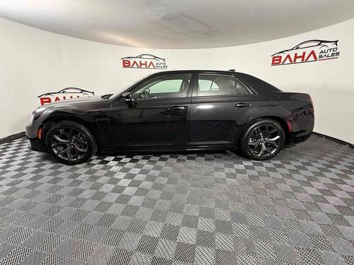 2021 Chrysler 300 Touring