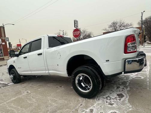 2023 RAM 3500 Big Horn Crew Cab 4x4 8' Box