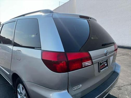 2004 Toyota Sienna XLE