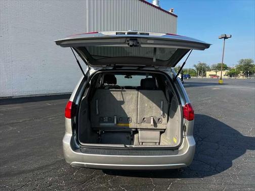 2004 Toyota Sienna XLE