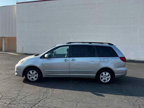 2004 Toyota Sienna XLE