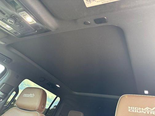 2022 Chevrolet Suburban 4WD High Country