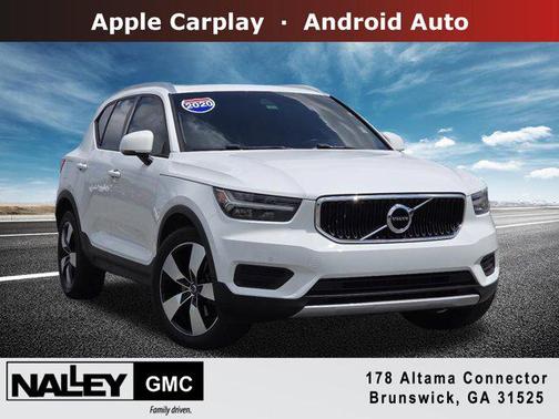 Ice White 2020 Volvo XC40 T4 Momentum