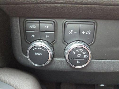 White Frost Tricoat 2024 GMC Yukon Denali