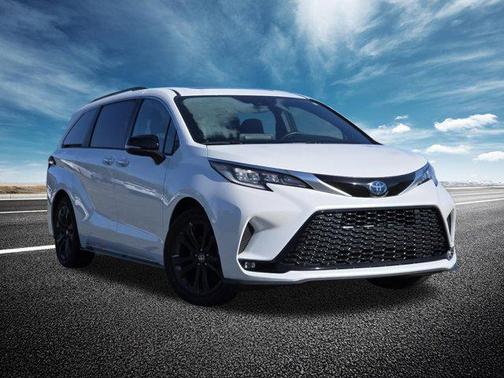 Wind Chill Pearl 2023 Toyota Sienna XSE 7 Passenger