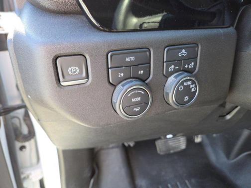 Summit White 2023 Chevrolet Silverado 1500 LT