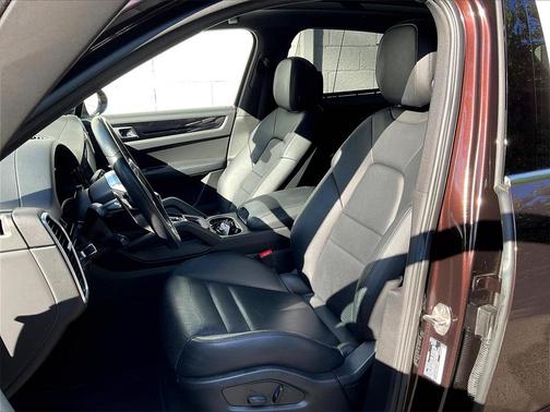 2023 Porsche Cayenne 