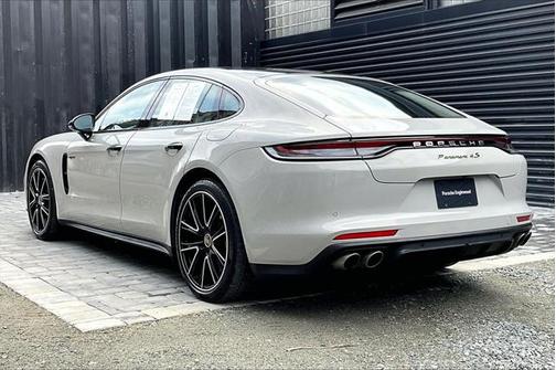 2022 Porsche Panamera E-Hybrid 4S