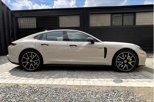 2022 Porsche Panamera E-Hybrid 4S