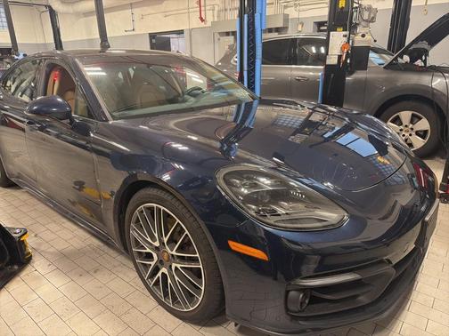 2022 Porsche Panamera 4 Platinum Edition