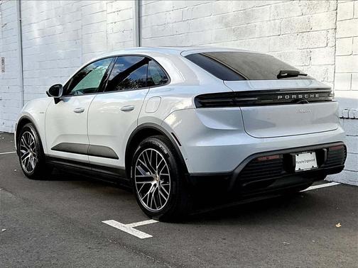 2025 Porsche Macan 