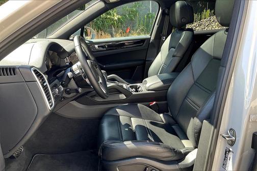 2023 Porsche Cayenne 