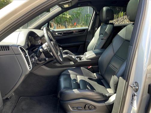 2023 Porsche Cayenne 