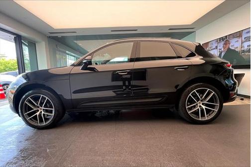 2025 Porsche Macan Base