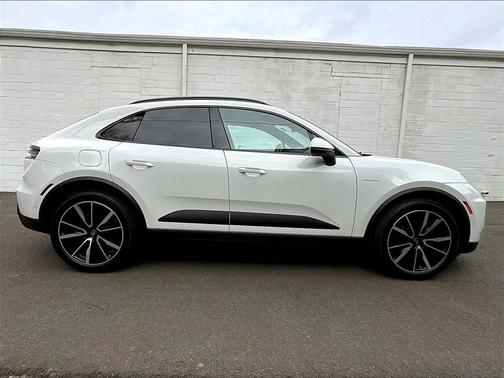 2025 Porsche Macan 4