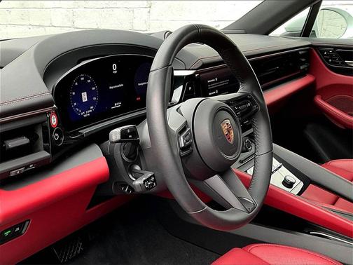 2025 Porsche Macan 4