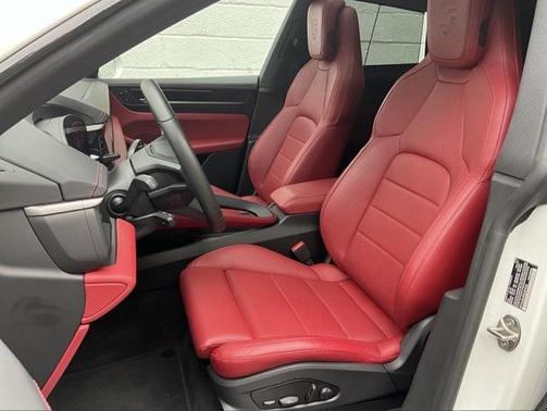 2025 Porsche Macan 4