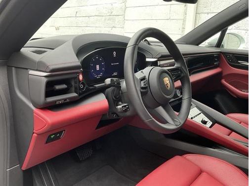 2025 Porsche Macan 4