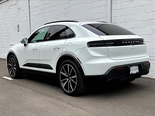 2025 Porsche Macan 4