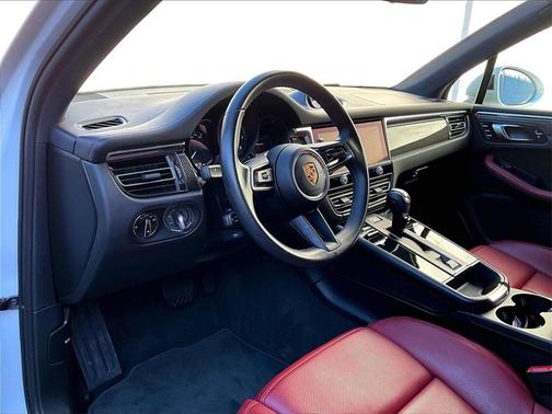 2022 Porsche Macan 