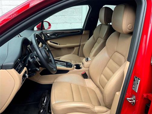 2022 Porsche Macan 