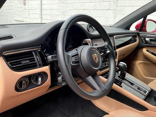 2022 Porsche Macan 
