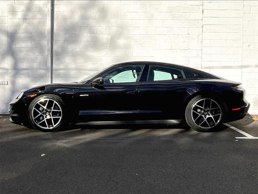 2025 Porsche Taycan 