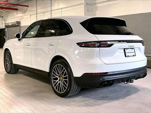 2023 Porsche Cayenne Platinum Edition