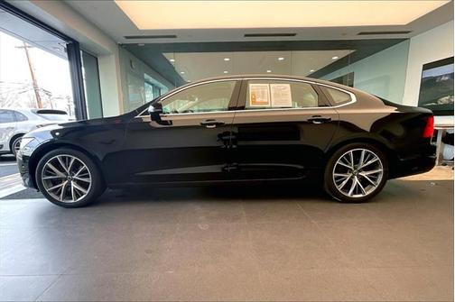 2018 Volvo S90 T6 Momentum