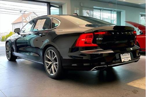 2018 Volvo S90 T6 Momentum