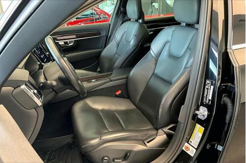 2018 Volvo S90 T6 Momentum