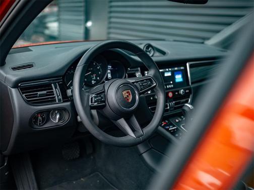 2025 Porsche Macan 