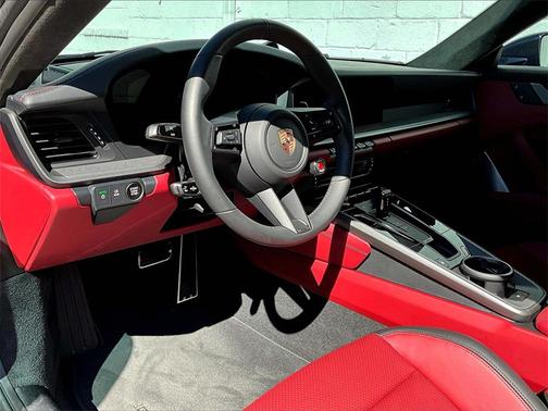 2025 Porsche 911 Carrera