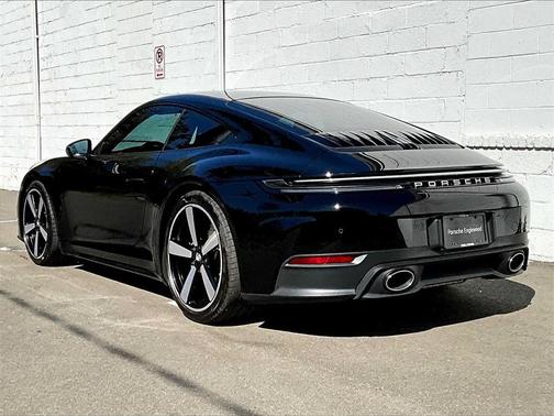 2025 Porsche 911 Carrera