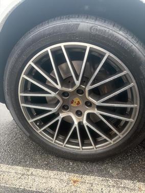 2023 Porsche Cayenne Platinum Edition