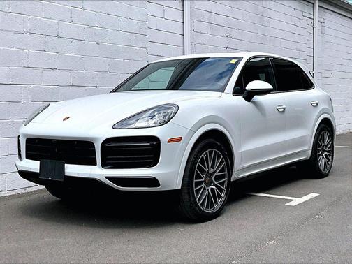 White 2023 Porsche Cayenne Platinum Edition