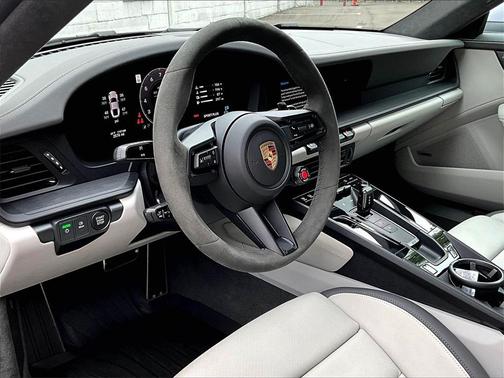 2025 Porsche 911 Carrera GTS