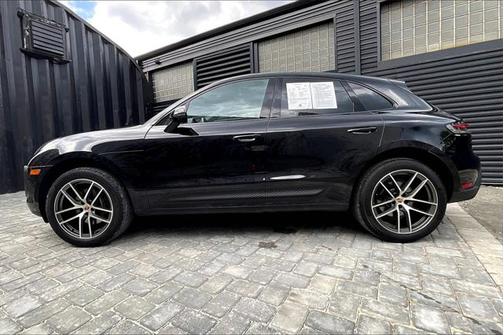 2025 Porsche Macan Base