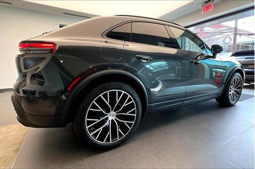 2024 Porsche Macan Base