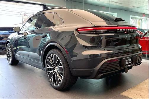 2024 Porsche Macan Base