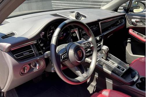 2025 Porsche Macan Base