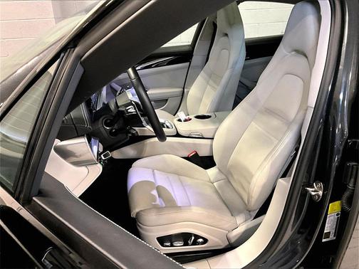 2019 Porsche Panamera 4