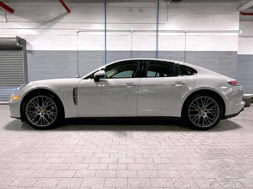 2023 Porsche Panamera 4 Platinum Edition