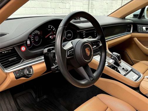 2023 Porsche Panamera 4 Platinum Edition
