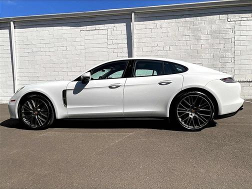 2023 Porsche Panamera 4 Platinum Edition