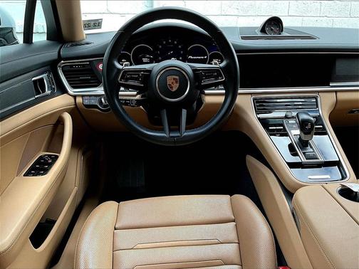 2023 Porsche Panamera 4 Platinum Edition