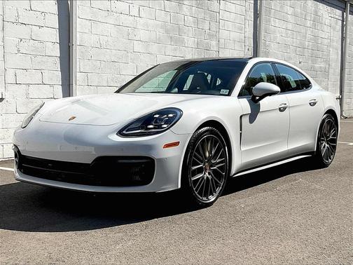 2023 Porsche Panamera 4 Platinum Edition