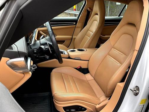 2023 Porsche Panamera 4 Platinum Edition